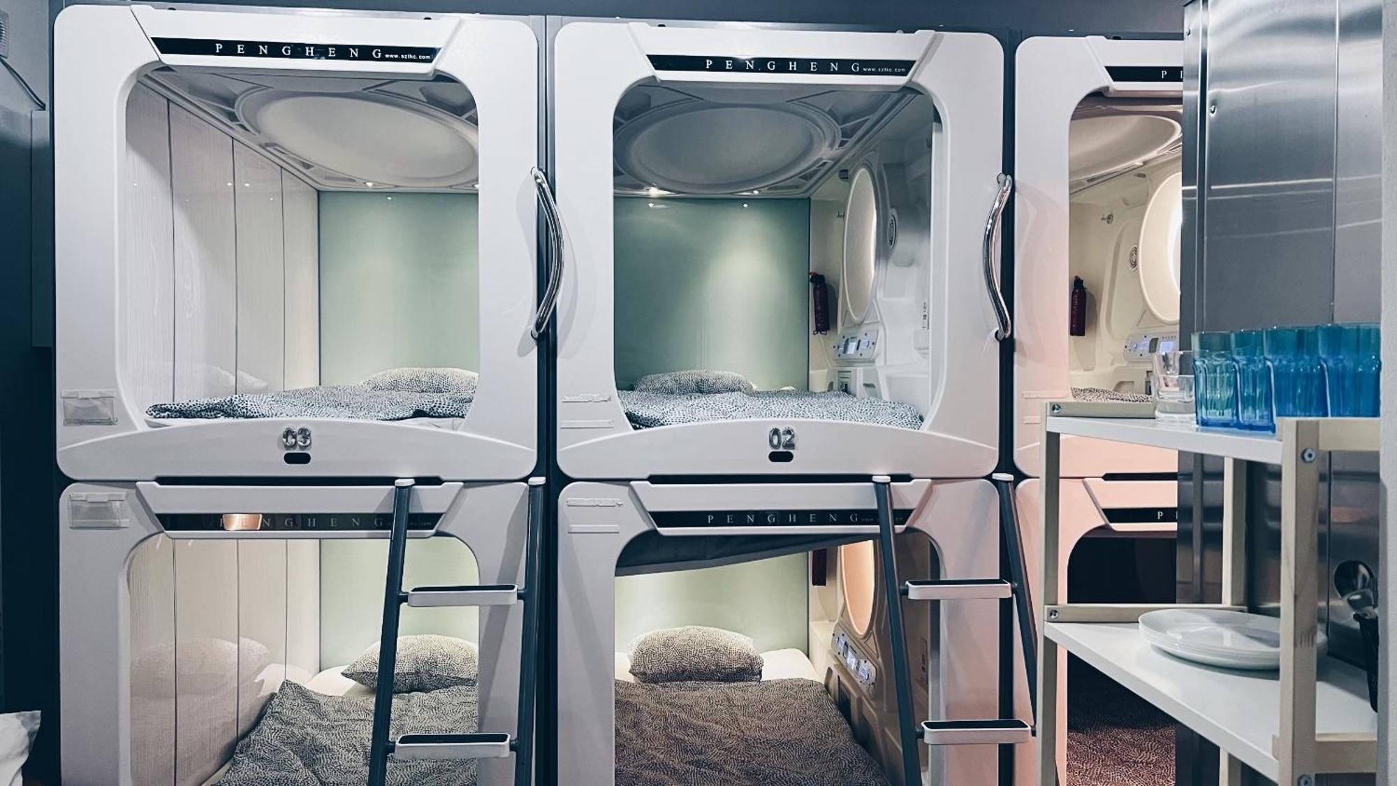 Capsulehotel Spaceone A2 - Shared *